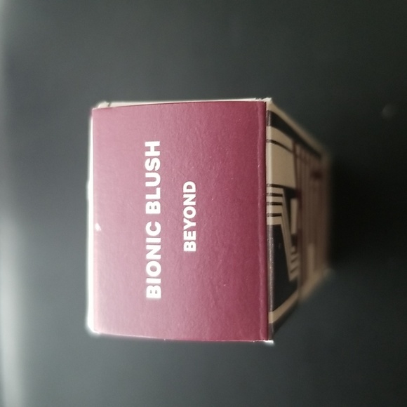 BLUSH - Picture 2 of 5